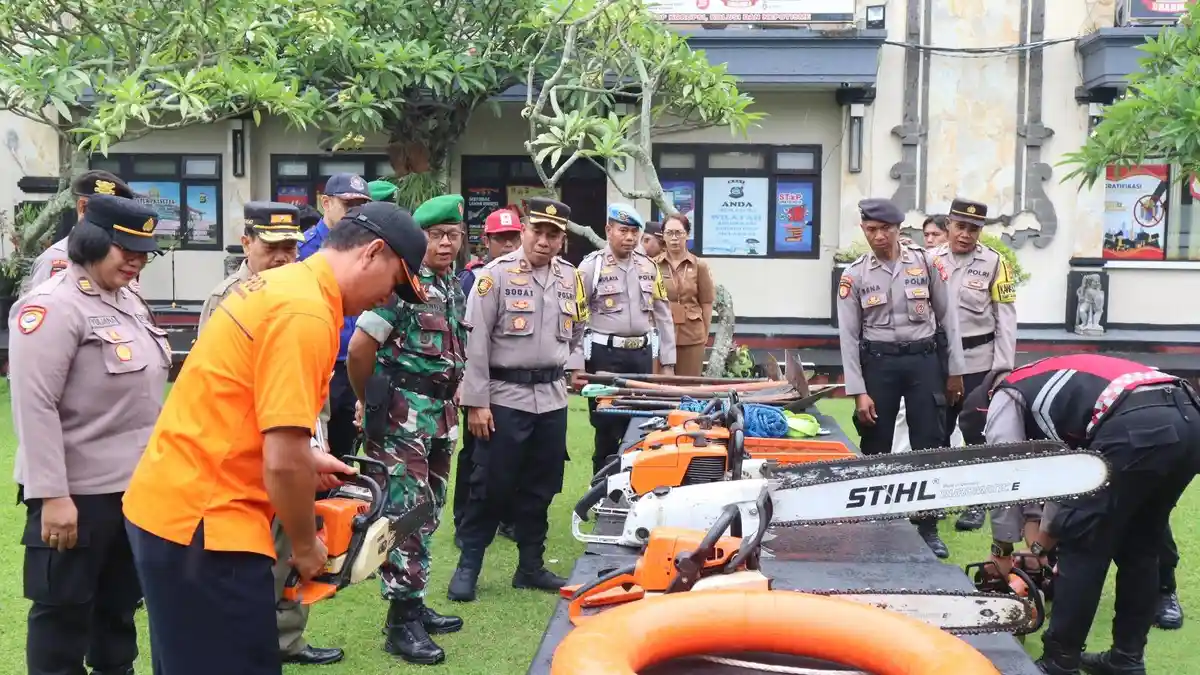 Siaga Bencana, Polres Gianyar Siapkan Pasukan dan Peralatan