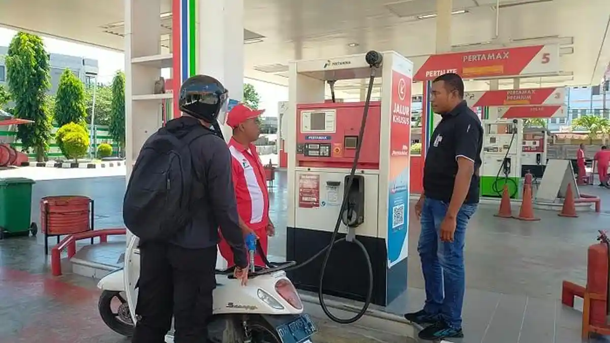 Pengawas SPBU Oebobo Pastikan Stok BBM Aman, Masyarakat Diminta Tidak Khawatir