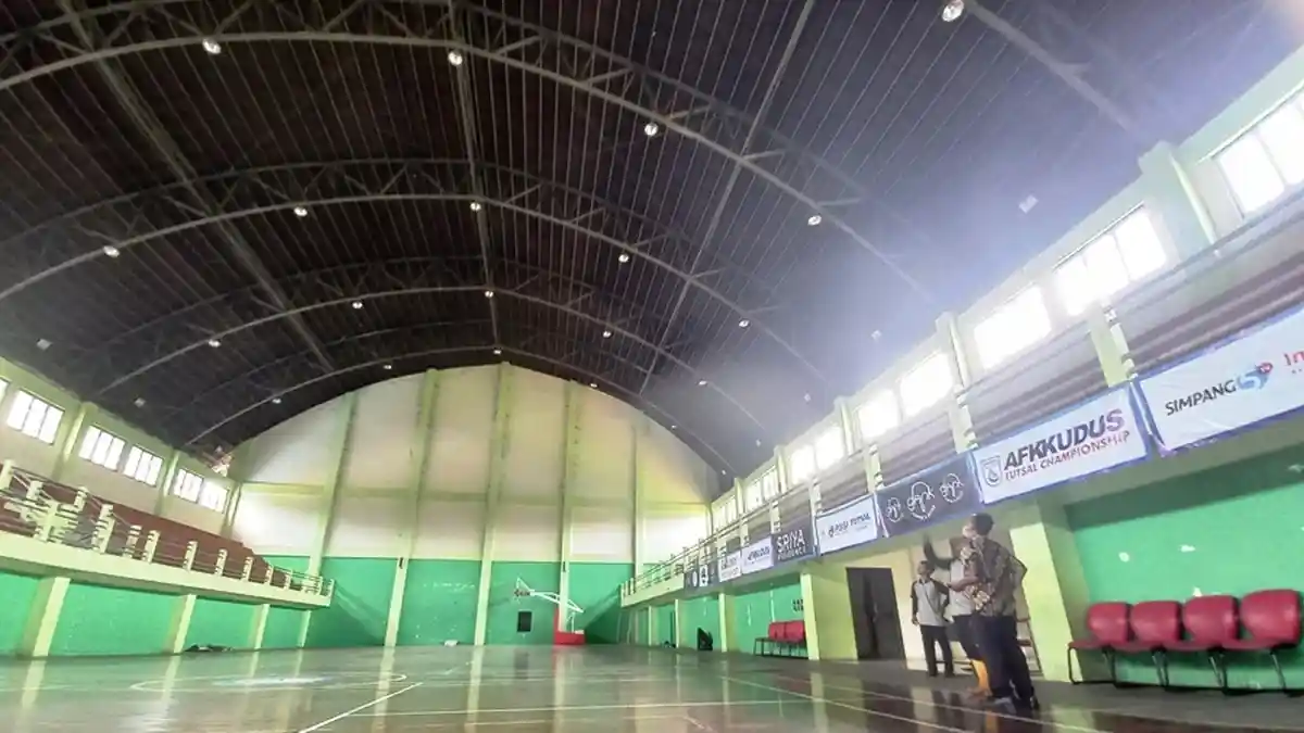 GOR Bung Karno Kudus Rusak, Atap Bocor Tak Bisa Digunakan saat Hujan, Lantai Parkit Kayu Lapuk