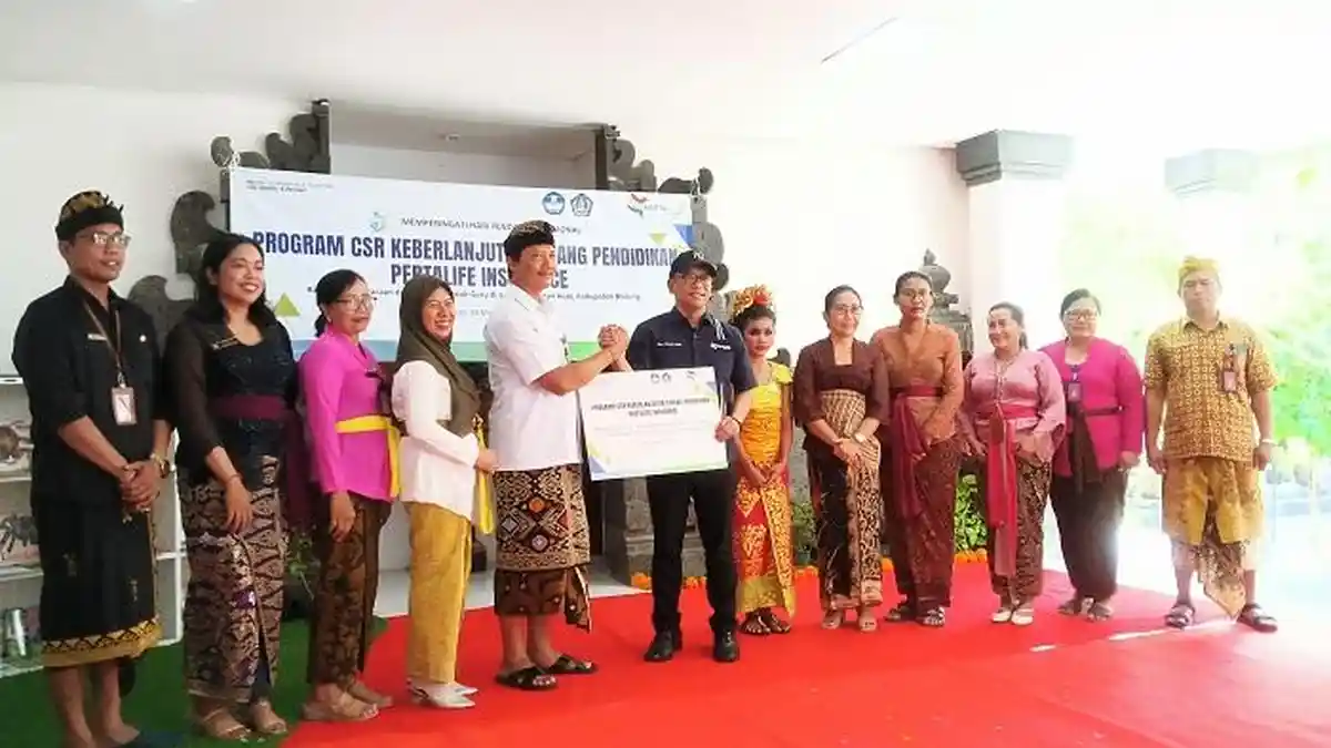 101 Guru SD di Badung Mendapat Jaminan Asuransi dan Bantuan Ratusan Buku Bacaan