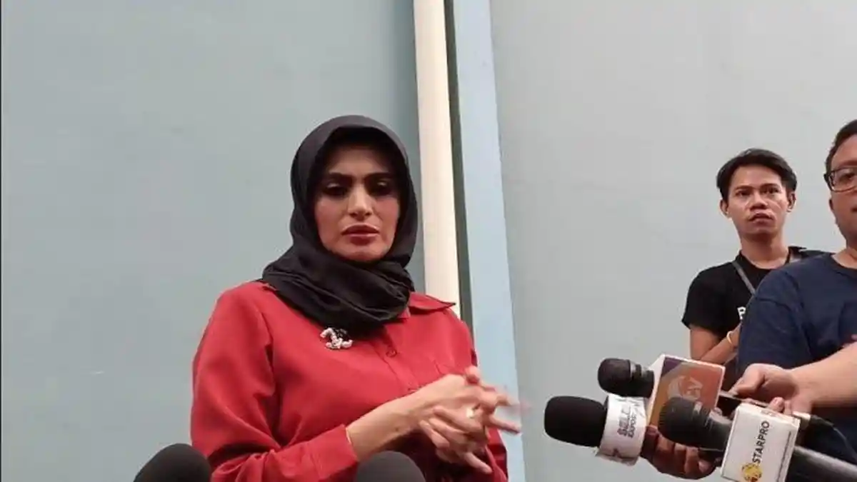 Asha Shara Lepas Jilbab? Unggah Foto Tanpa Hijab, Ini Katanya