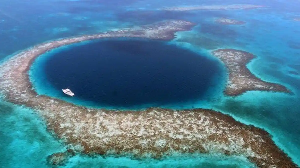 Misteri Lubang Biru di Laut Dunia Akhirnya Terpecahkan, Ada Apa di Dasarnya?