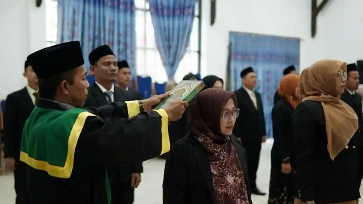 Dekan FKIP Unsam Lantik Puluhan Pejabat Struktural, Ini Nama-namanya