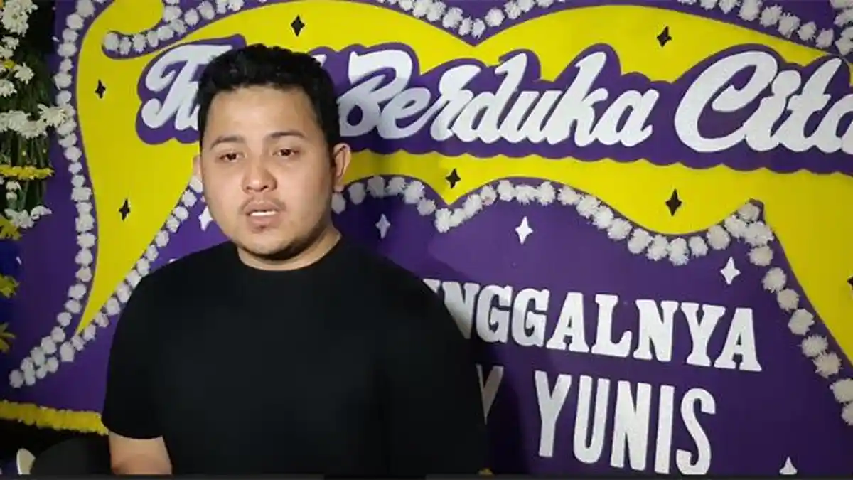 Serangan Jantung, Ayah Nindy Ayunda Meninggal di Pangkuan Sang Putra