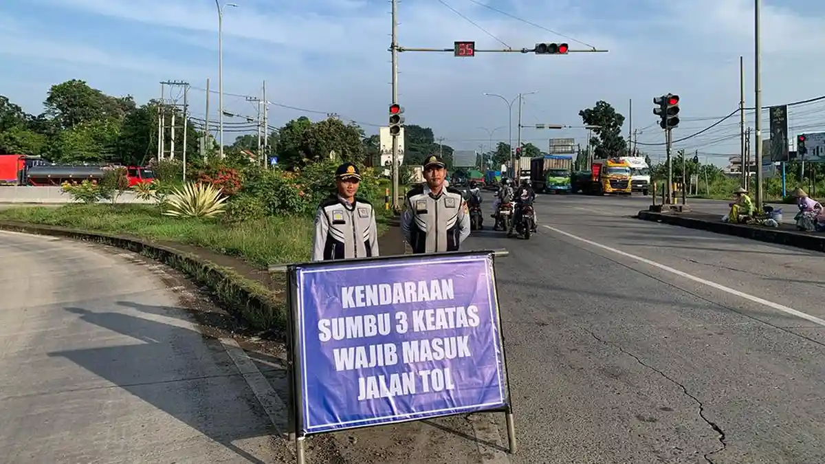 Truk Sumbu 3 Dilarang Melintas di Pekalongan dan Batang, Berlaku Mulai Hari Ini