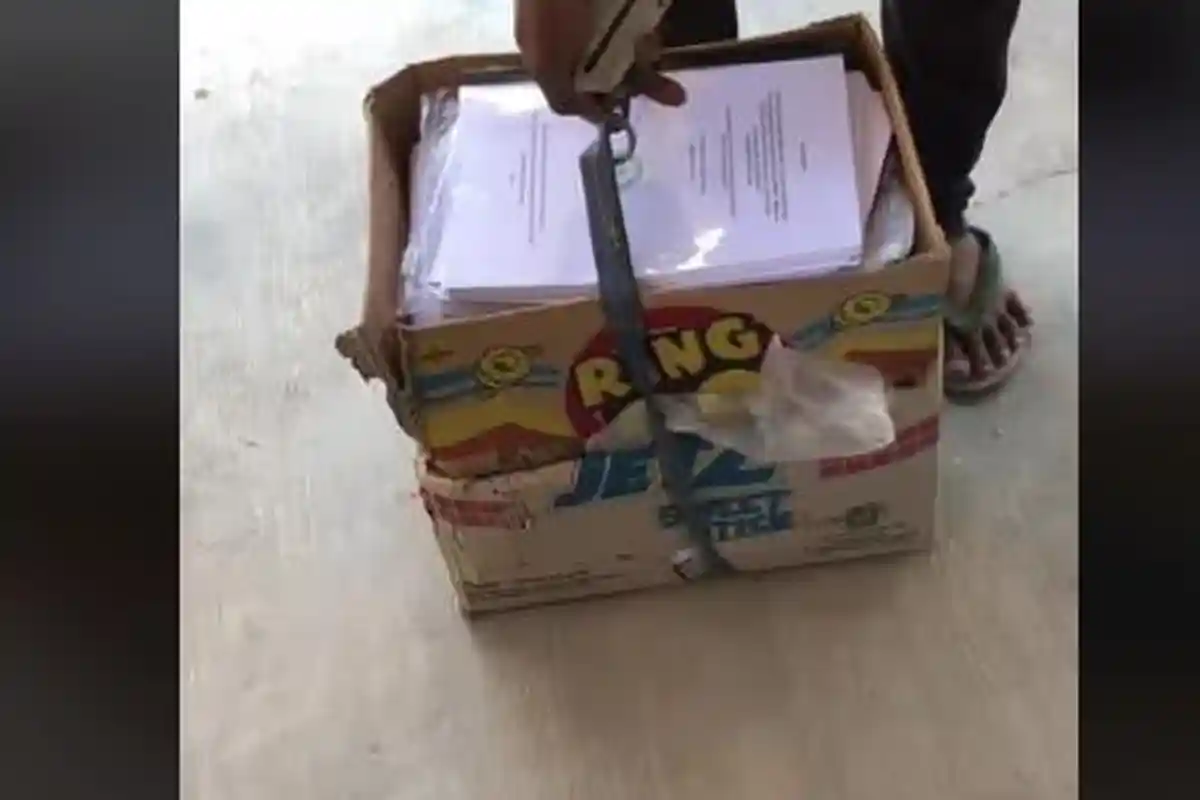 Viral Seorang Mahasiswa Timbang Hasil Revisi dan Sidang Bahan Skripsinya Cuma 22 Kg