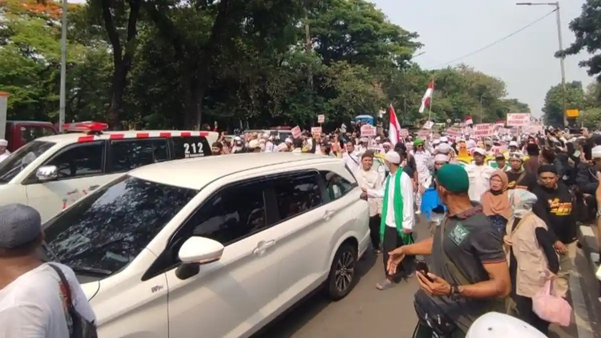 GNPR Gelar Aksi 411, Massa Padati Patung Kuda