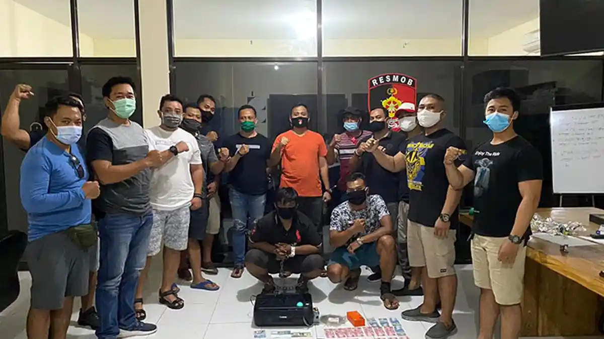 Dewa APY Beli Iphone 7 Gunakan Uang Palsu, Tak Berkutik Saat Ditangkap Polisi