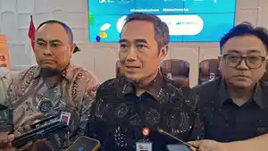20260409_MENJELASKAN-Kepala-OJK-Jawa-Tengah-Hidayat-Prabowo.jpg