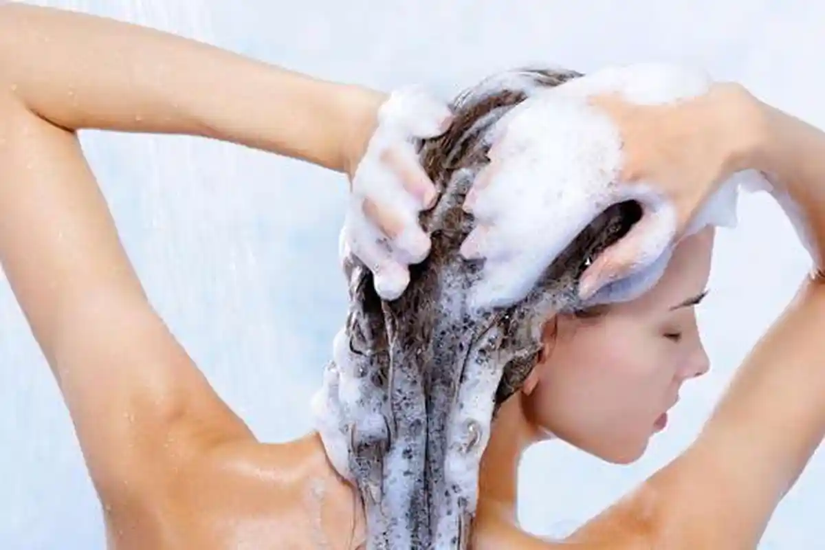 Benarkah Rutin Ganti Sampo Bikin Rambut Sehat?