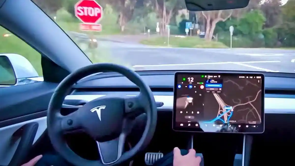 Tesla Rilis Software Self-Driving Versi Penuh dalam Mode Beta