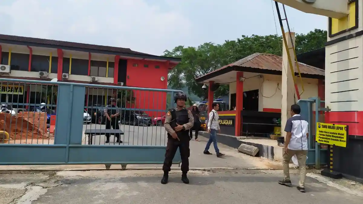 Polrestabes Medan Diserang Bom, Polisi Bersenjata Lengkap Jaga Mapolresta Barelang Batam