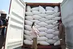 Pelepasan-ekspor-komoditas-kacang-tanah-di-Depo-Pemeriksaan-dan-Perla.jpg