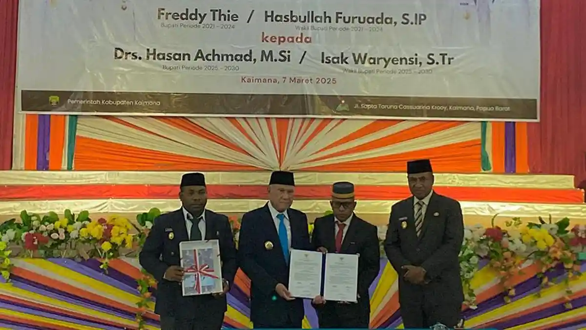 Momen Sertijab Bupati Kaimana, Hasan Achmad: Terima Kasih Freddy Thie dan Hasbulla Furuada 
