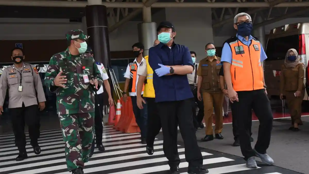 Tinjau Bandara HD Minta Petugas Lebih Perketat Kedatangan Penumpang