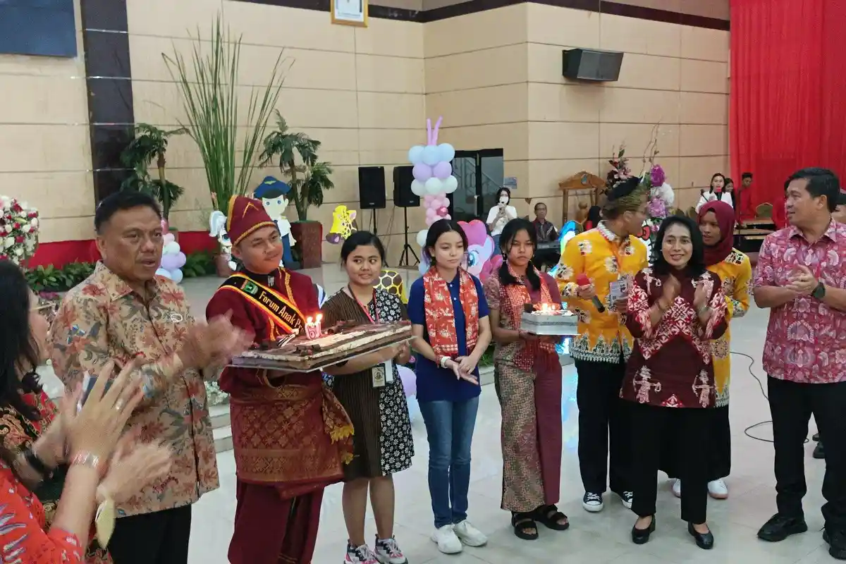 Gubernur Olly Dondokambey dapat Ucapan Selamat HUT ke-61 dari Delegasi Anak- Anak se-Indonesia