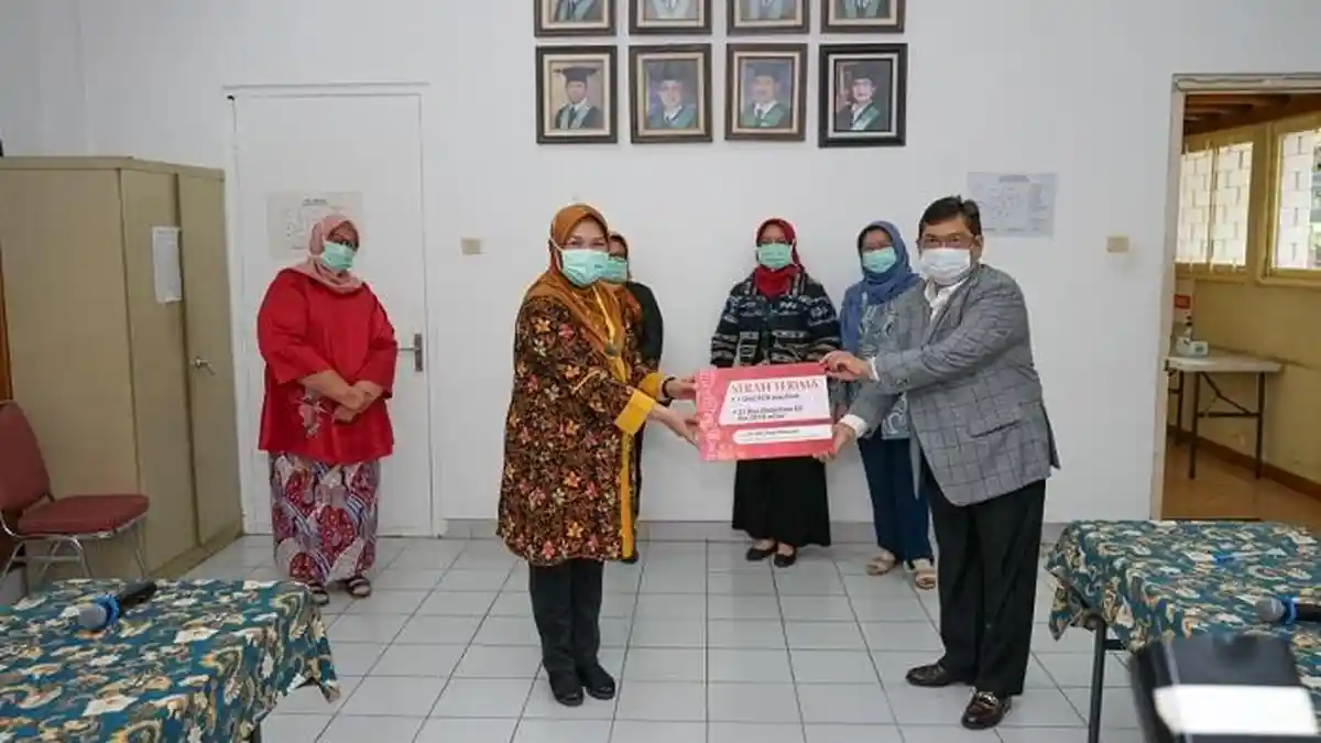 Serahkan Bantuan PCR, Puan Maharani Berharap Tes Corona Makin Cepat dan Akurat