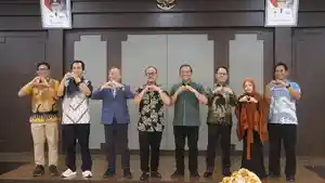 Gubernur-Sulawesi-Barat-Suhardi-Duka-menerima-kunjungan-Wamen-HAM.jpg