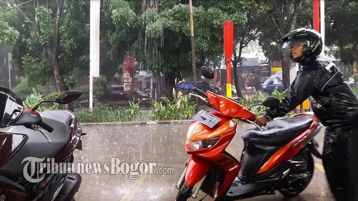 Wilayah Cibinong Diguyur Hujan Sedang Hingga Deras Sore Hari Ini