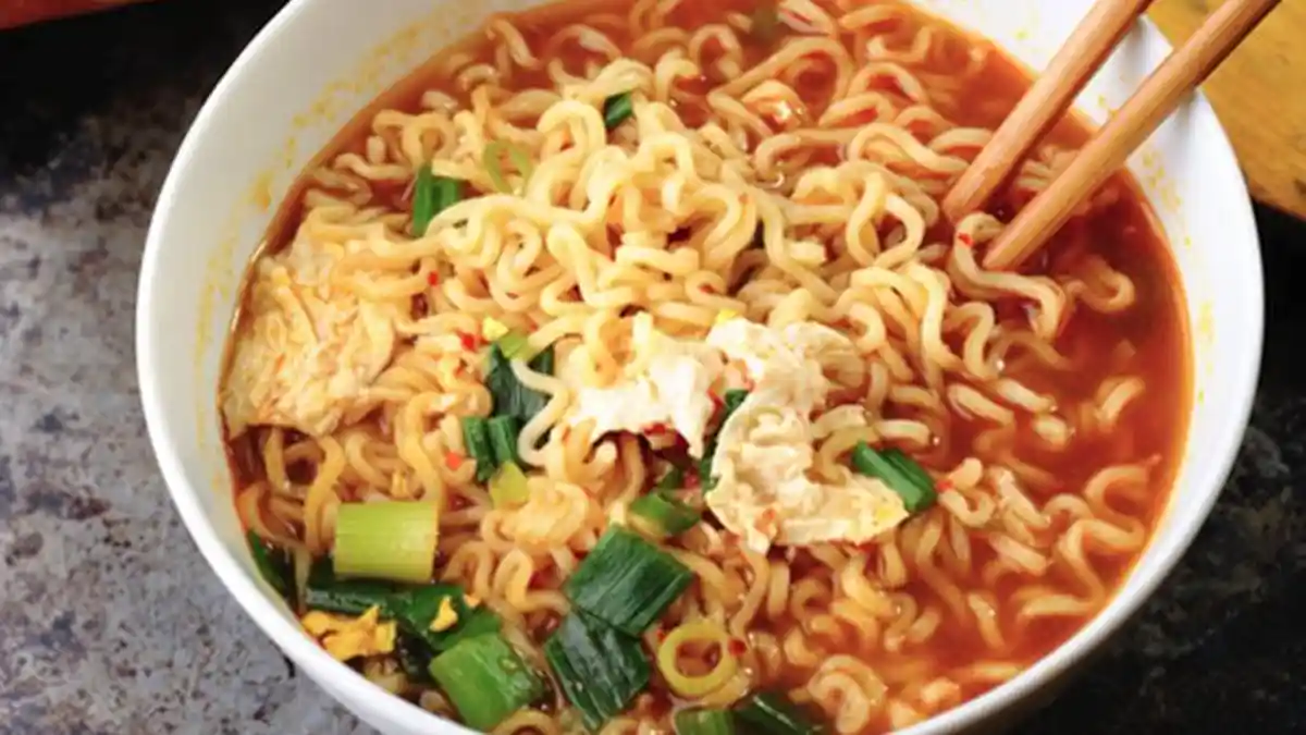 Mulai Usia Berapa Anak Boleh Makan Mi Instan?