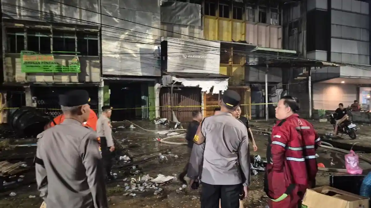 Enam Ruko Terbakar di Jalan Tanjungpura, Polresta Pontianak Amankan Lokasi Kejadian - Tribunpontianak.co.id