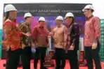 Topping Off Apartemen Holland Village Jakarta