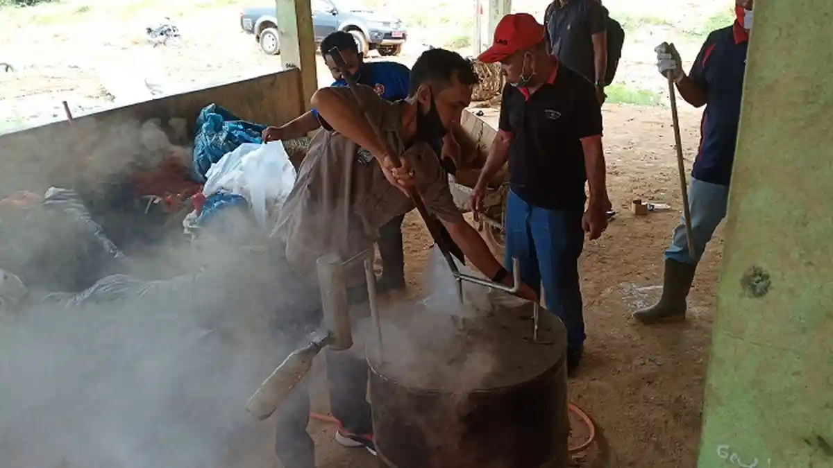 Paving Block dari Sampah Plastik Produksi DLH Aceh Tamiang Mulai Diminati