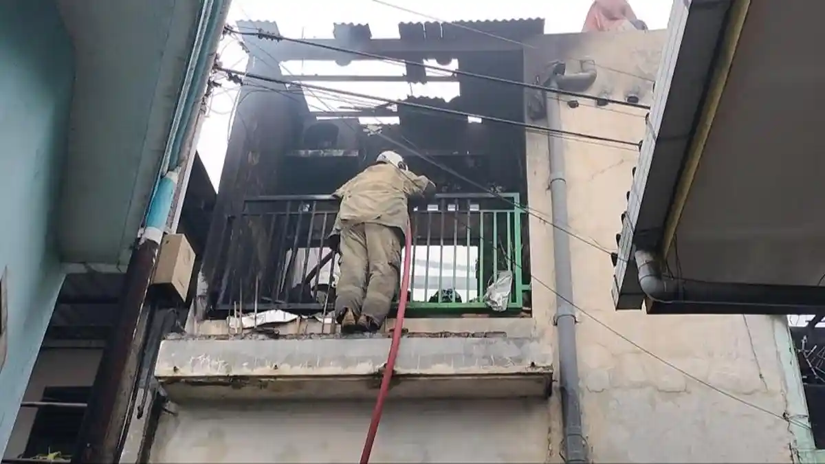 BREAKING NEWS: Kebakaran Hanguskan Lima Rumah di Bugangan Semarang Timur