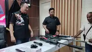 BONGKAR-PESTA-SABU-Polisi-tujukan-barang-bukti-pembongkaran-pesta-sab.jpg