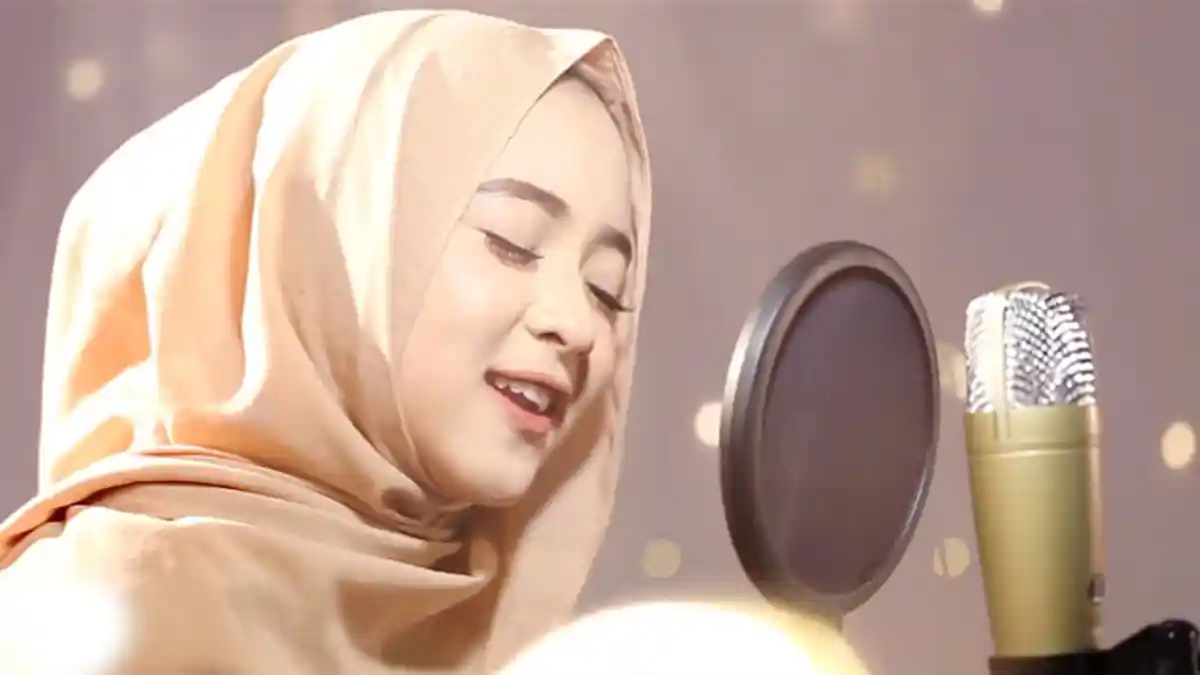 5 Chord/ Kunci Gitar & Lirik Lagu Hits Nissa Sabyan, Ada Deen Assalam Hingga Syukron Lillah