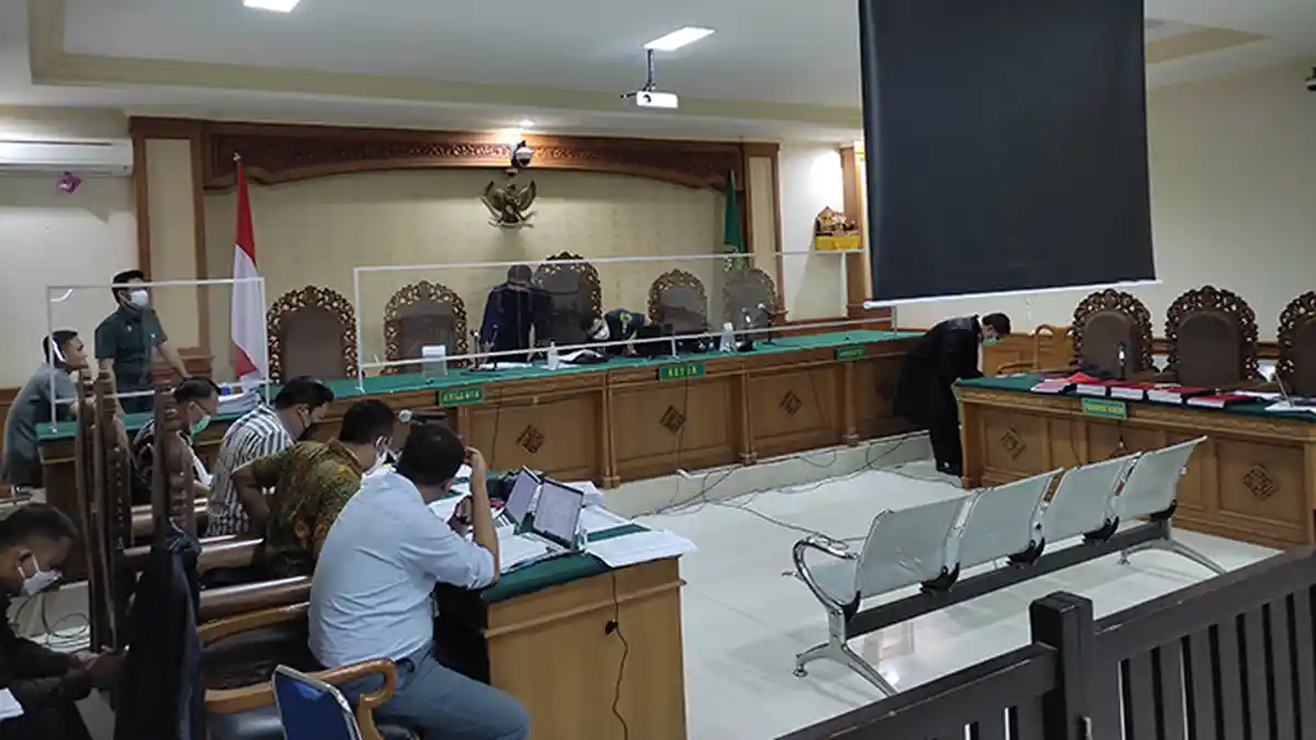 Sidang Dugaan Suap DID Tabanan, Diduga Terpapar Covid, Eka Wiryastuti Jalani Sidang Secara Online