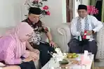 Hepy-Seftriani-Silaturahmi-ke-Ustadz-Muhaimin-Minta-Doa-Restu-Maju-di-Pilkada-Pagar-Alam-2024.jpg