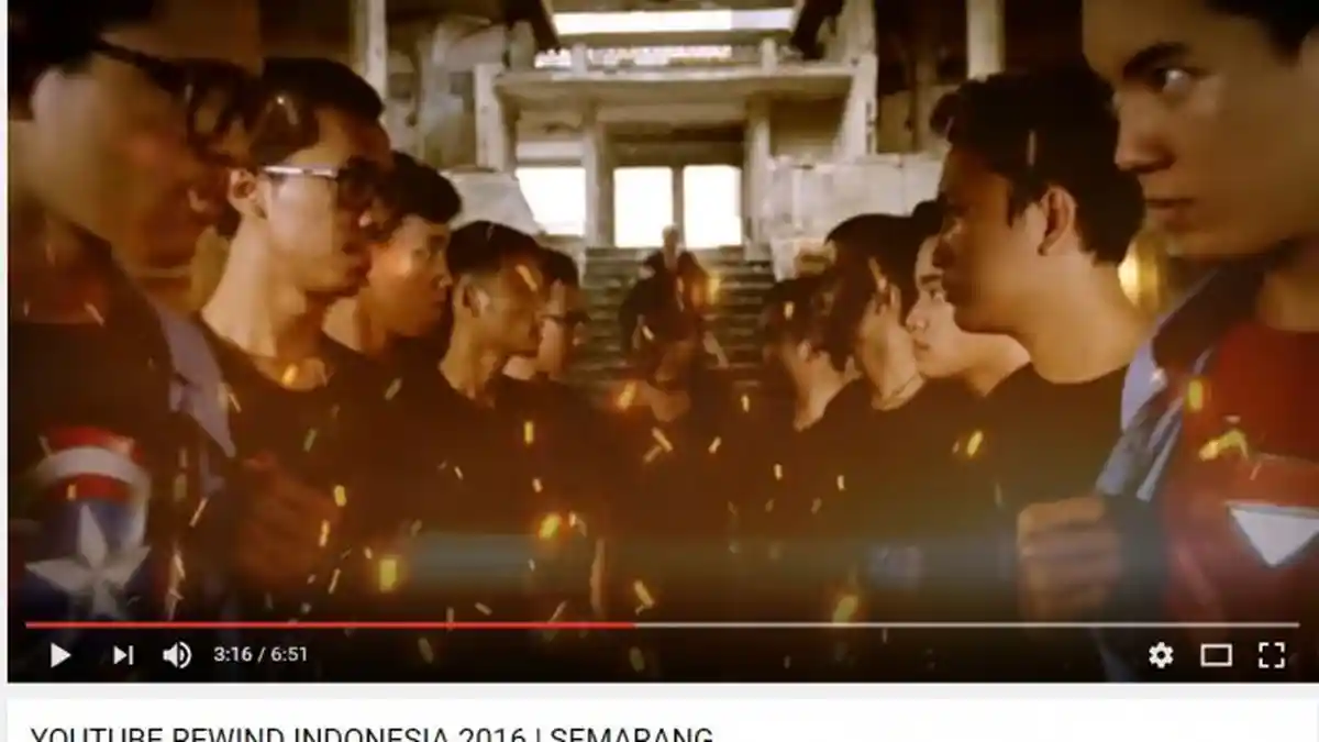 Komunitas Youtuber Semarang Memproduksi Video Bersama di Bekas Bangunan Johar Terbakar