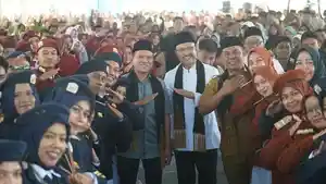 Gus-Ipul-kunjungi-Sekolah-Rakyat-di-Abes.jpg