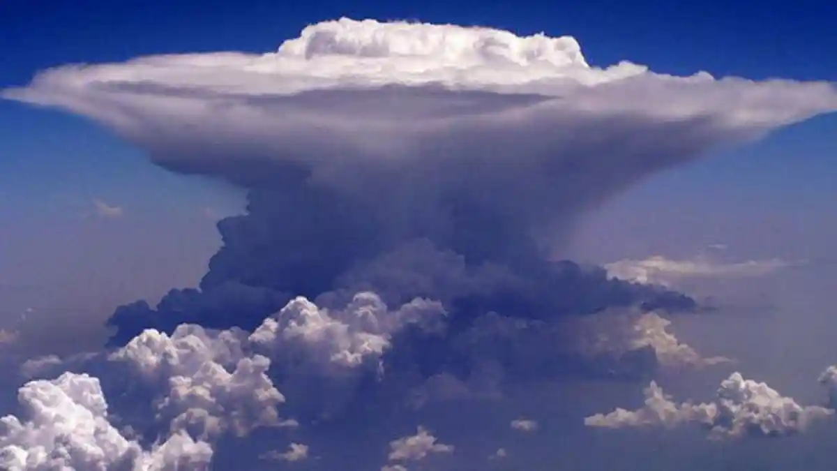 Apa Itu Awan Cb? Jenis-jenis Awan Cumulonimbus dan Proses Terbentuknya Awan