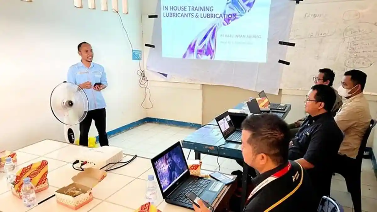 PT Pertamina Lubricants Memberikan Sharing Knowledge Lubricants and Lubrication di Ketapang