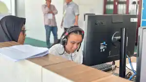 Gebby-Saragih-peserta-UTBK-SNBT-2026-penyandang-tuna-netra-mengerjakan.jpg