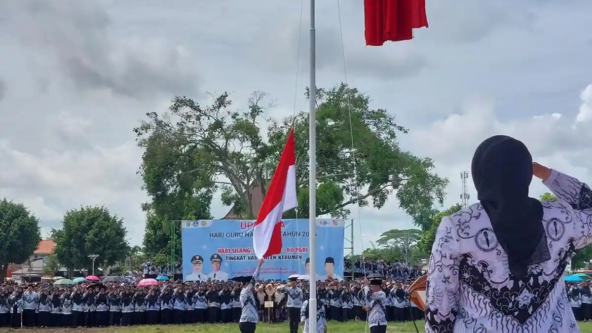 Kepala Sekolah di Kebumen Curhat ke Bupati di Hari Guru, Singgung Kekosongan Guru