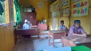 Sekolah-sekat.jpg