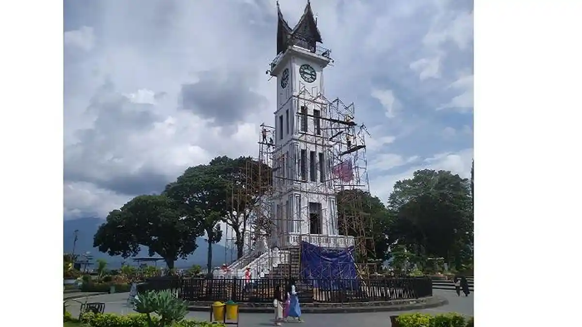 Bukittinggi Percantik Jam Gadang Sambut Wisatawan dan Perantau Momen Lebaran 2025
