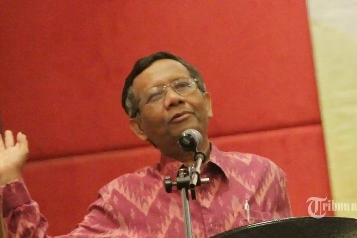 Mahfud MD dan Sultan Hamengkubuwono X Pamerkan Hasil Garam dari Gunung Kidul