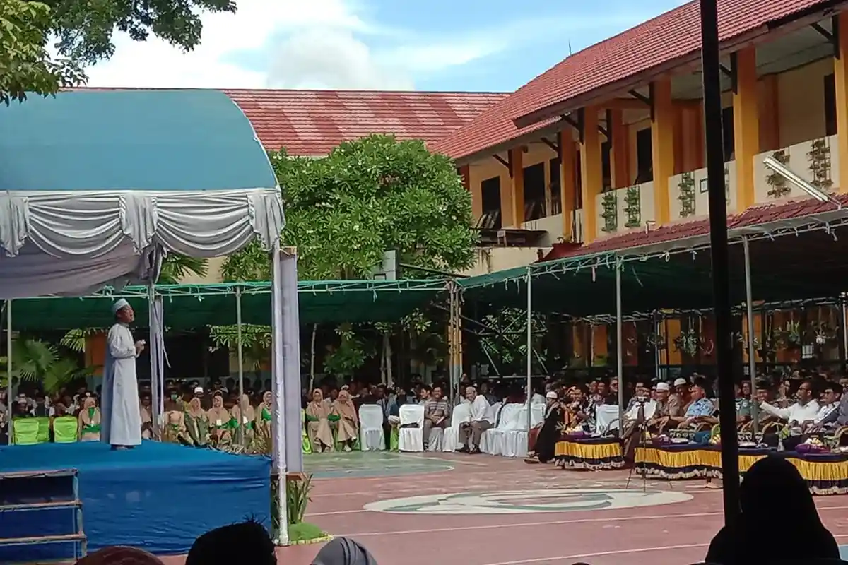 Ustadz Dasad Latif Beri Ceramah di SMAN 1 Balikpapan, Berikut Empat Pesan Untuk Pelajar Balikpapan
