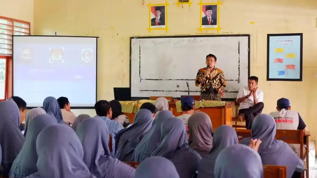 Ketua KPU Selayar Harap Siswa SMKN 1 Selayar Jadi Pemilih Berintegritas