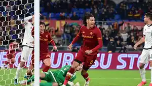eksepresi-bek-as-roma-chris-smalling-usai-mencetak-gol-di-laga-melawan-spezia-di-liga-italia.jpg