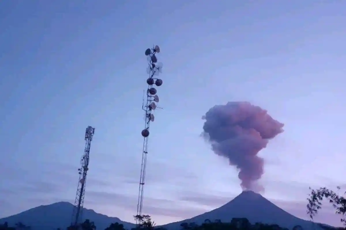 Gunung Merapi Kembali Erupsi, Jumat 27 Maret 2020, Kolom Abu Capai 5000 Meter, Dihimbau Radius 3 KM