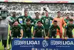 Pemain-Persebaya-Surabaya-saat-berbaris-sebelum-pertandingan-Liga-1.jpg