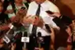 Basuki Tjahaja Purnama Menjawab Pertayaan Wartawan