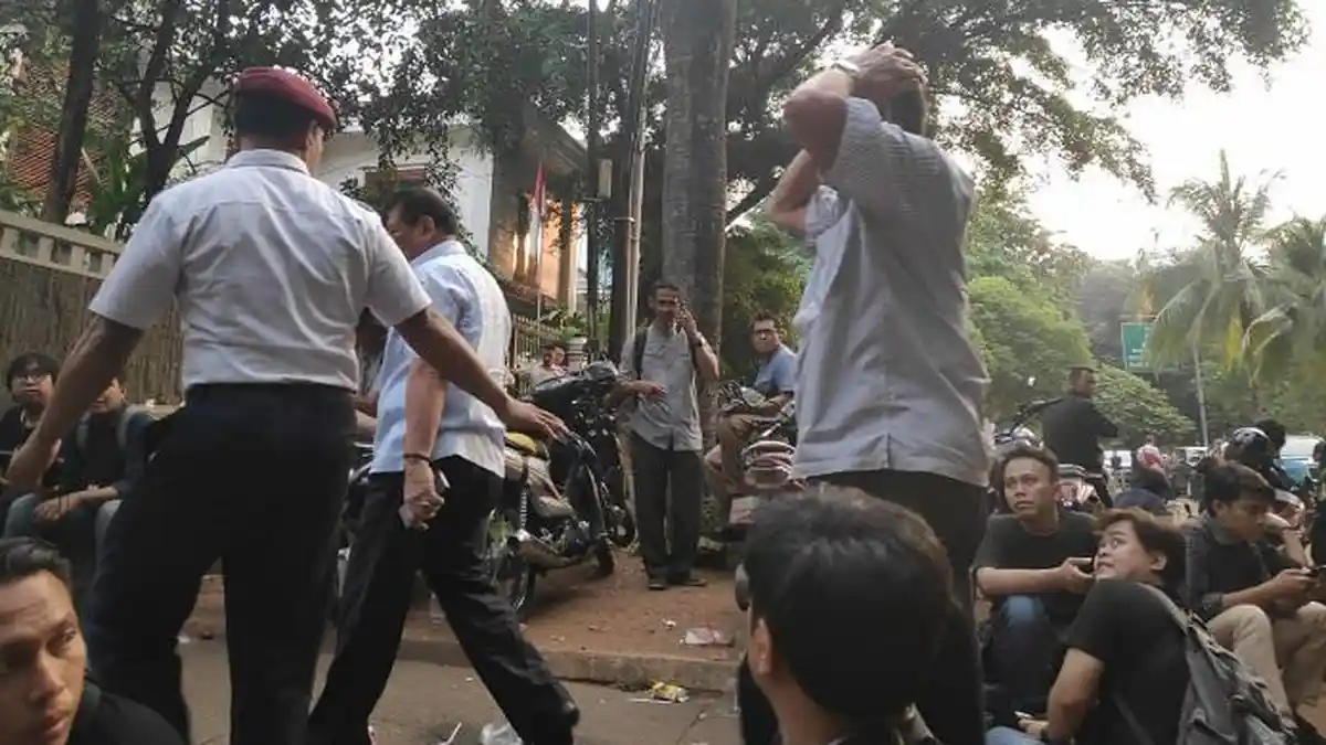 Kunjungan Singkat Soenarko ke Kediaman Prabowo Saat MK Bacakan Putusan Sengketa Pilpres