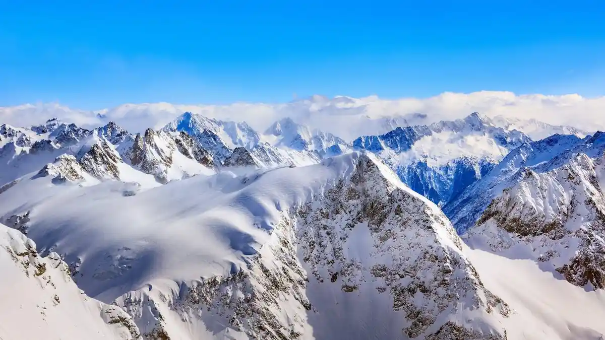 Akibat Pemanasan Global, Jasad Para Pendaki Gunung Everest yang Terkubur Bermunculan Kembali