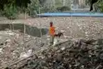 Sampah Penuhi Kali Sunter